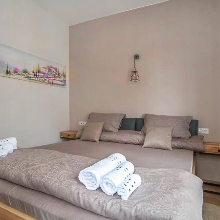 Elegant & Stylish 2 Bedroom Top Central Apartment София Экстерьер фото