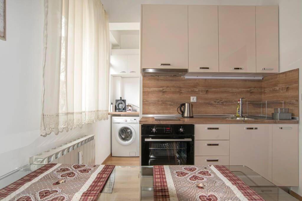 Elegant & Stylish 2 Bedroom Top Central Apartment София Экстерьер фото