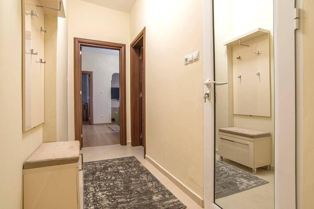 Elegant & Stylish 2 Bedroom Top Central Apartment София Экстерьер фото